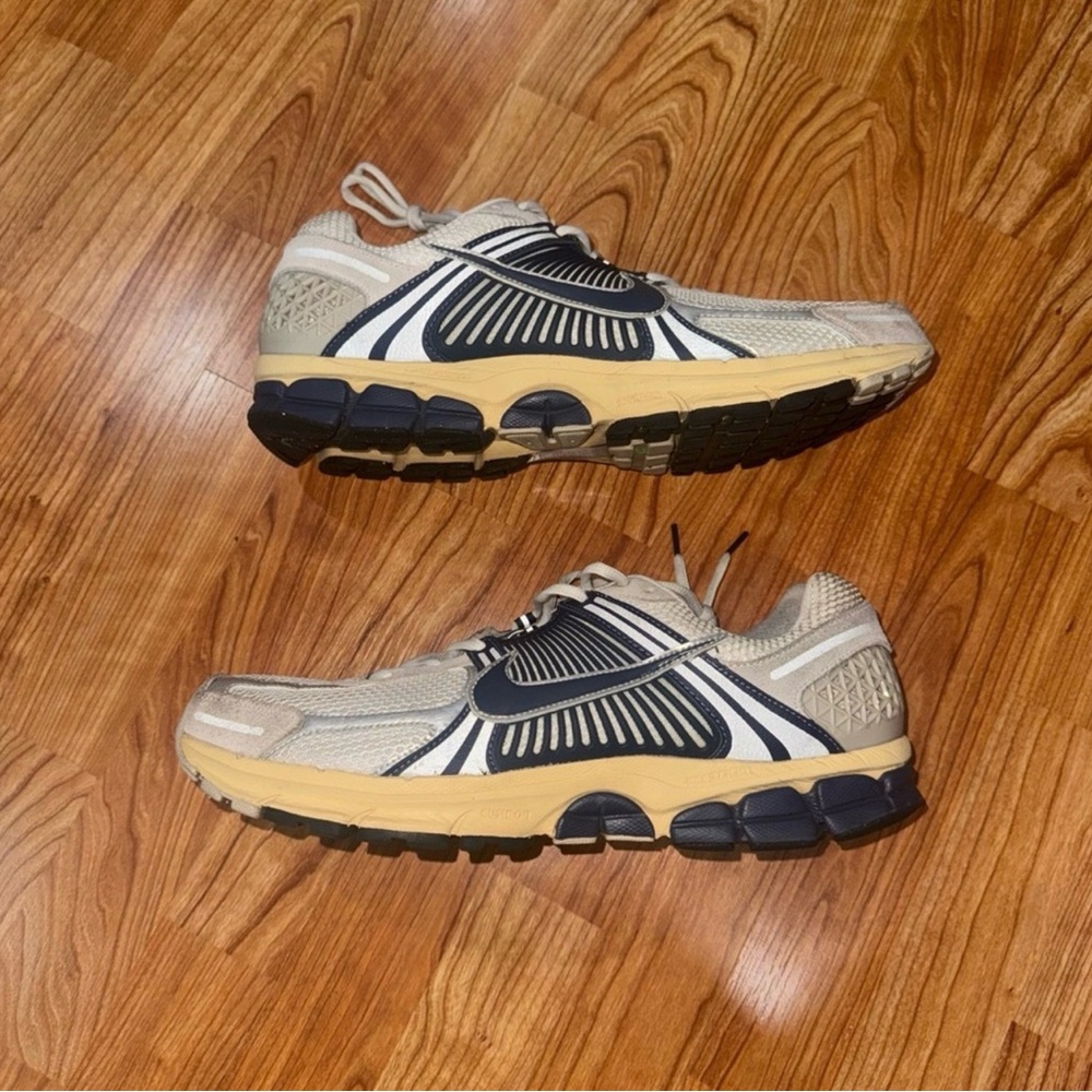 Nike Men's Cream and Blue Athletic Shoes